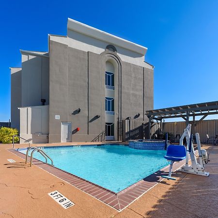 Holiday Inn Express Hotel And Suites Bastrop By Ihg Exterior photo