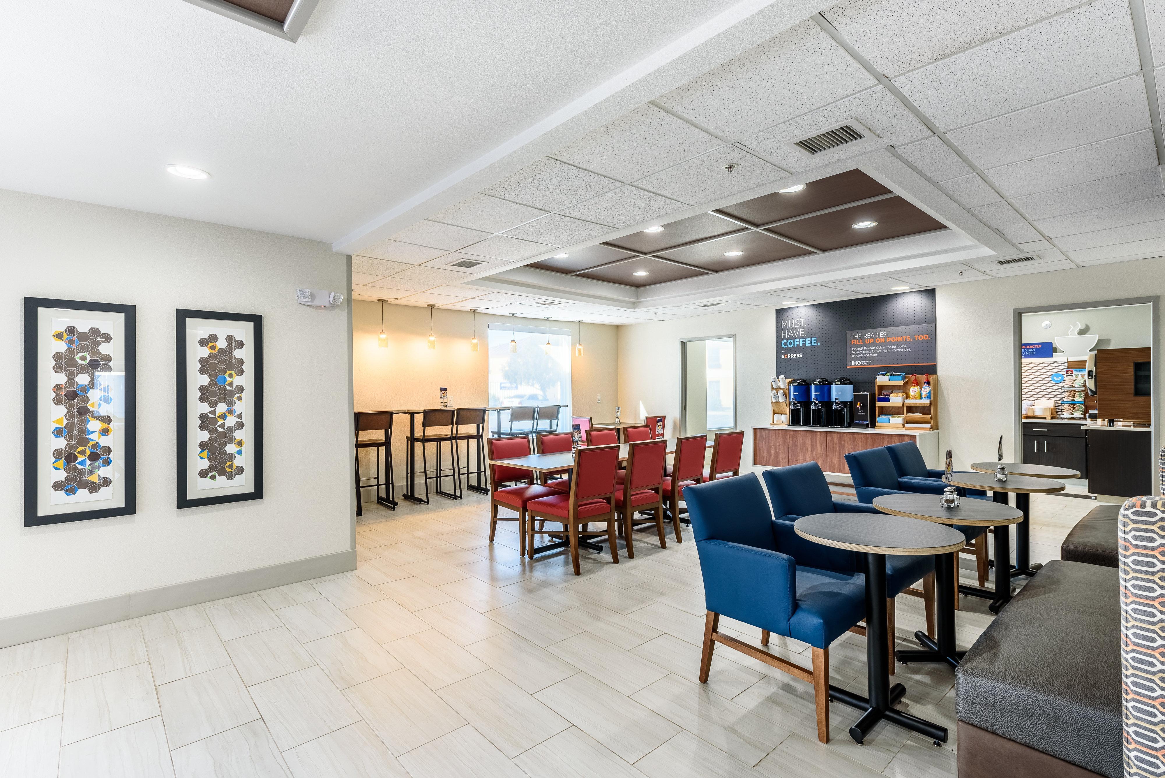 Holiday Inn Express Hotel And Suites Bastrop By Ihg Exterior photo