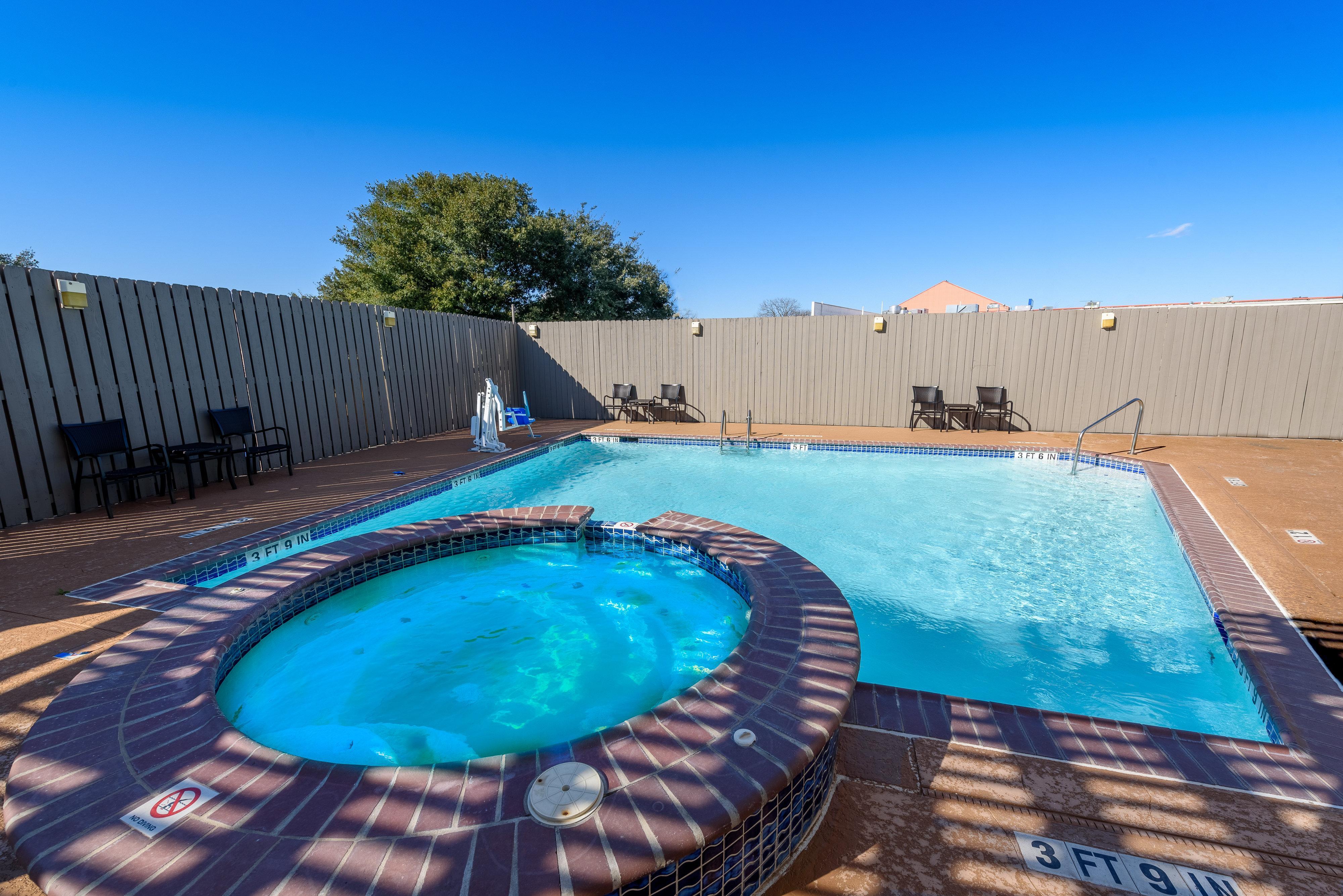 Holiday Inn Express Hotel And Suites Bastrop By Ihg Exterior photo