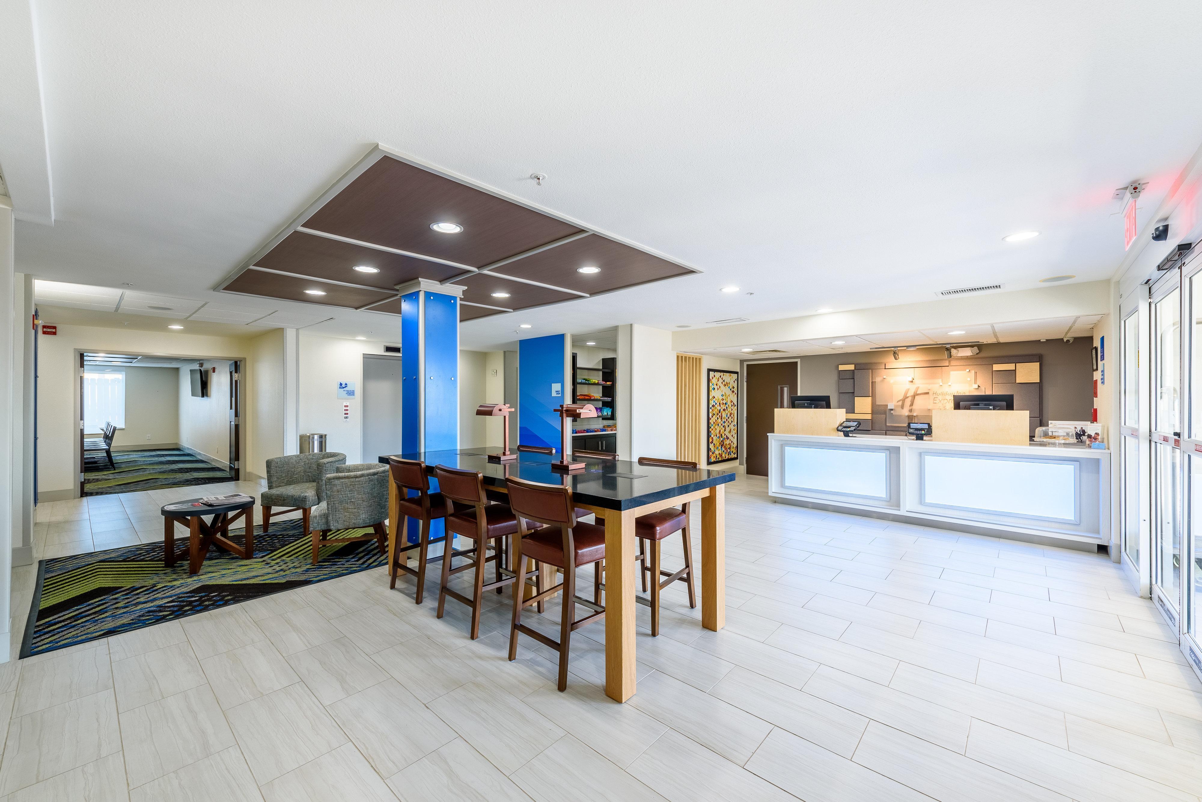 Holiday Inn Express Hotel And Suites Bastrop By Ihg Exterior photo