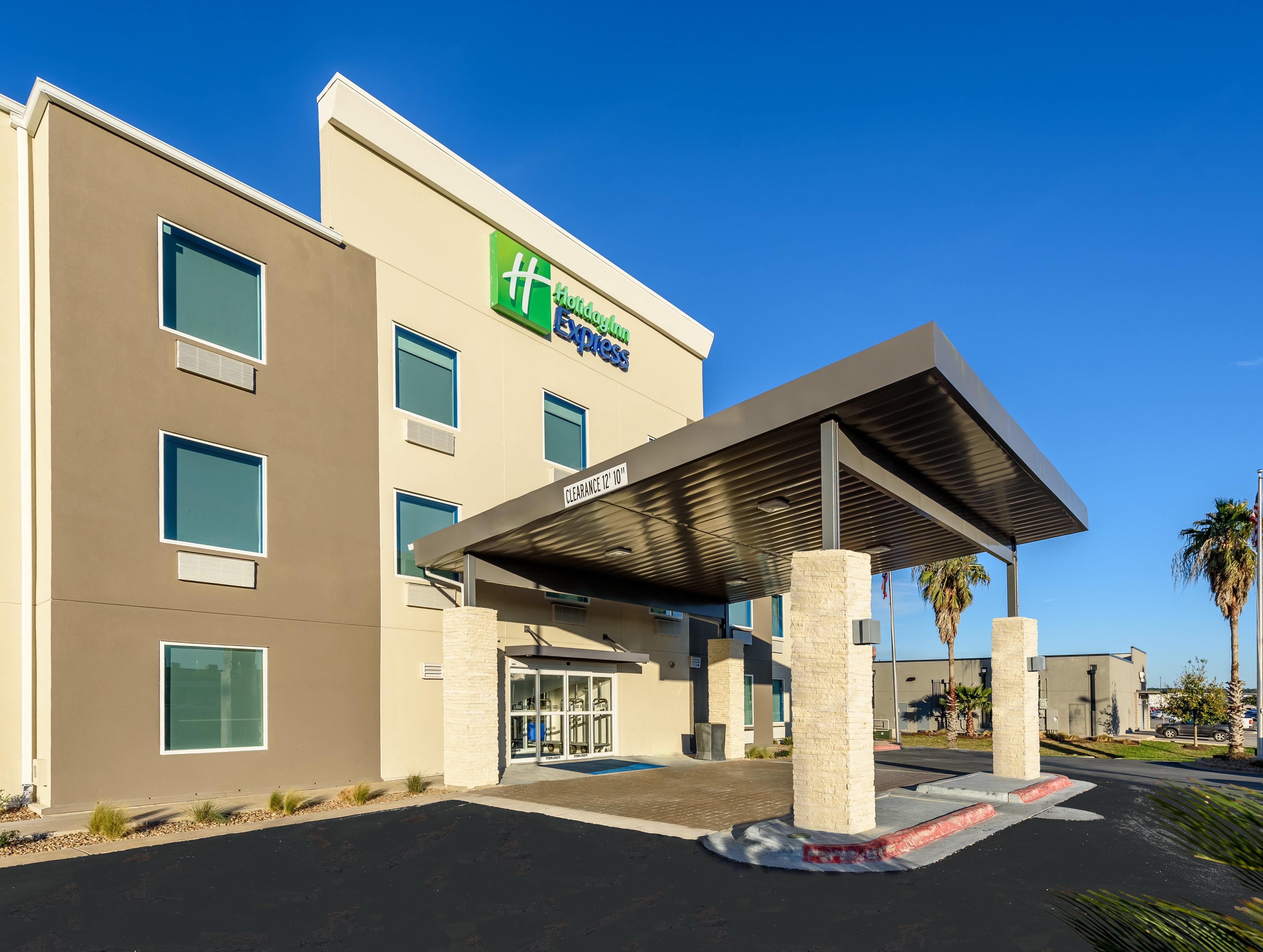 Holiday Inn Express Hotel And Suites Bastrop By Ihg Exterior photo
