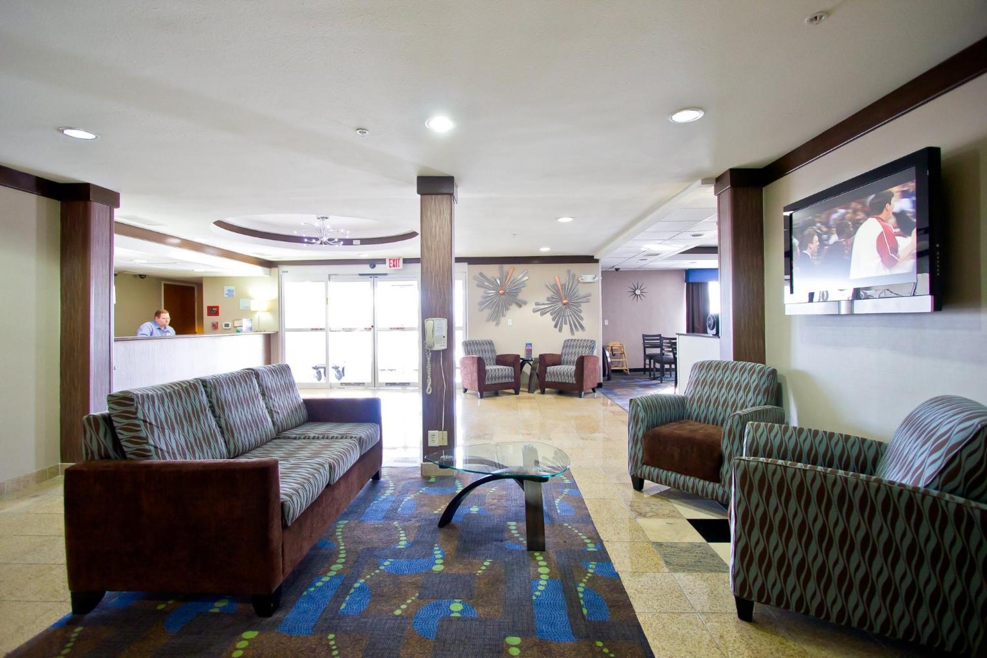 Holiday Inn Express Hotel And Suites Bastrop By Ihg Exterior photo