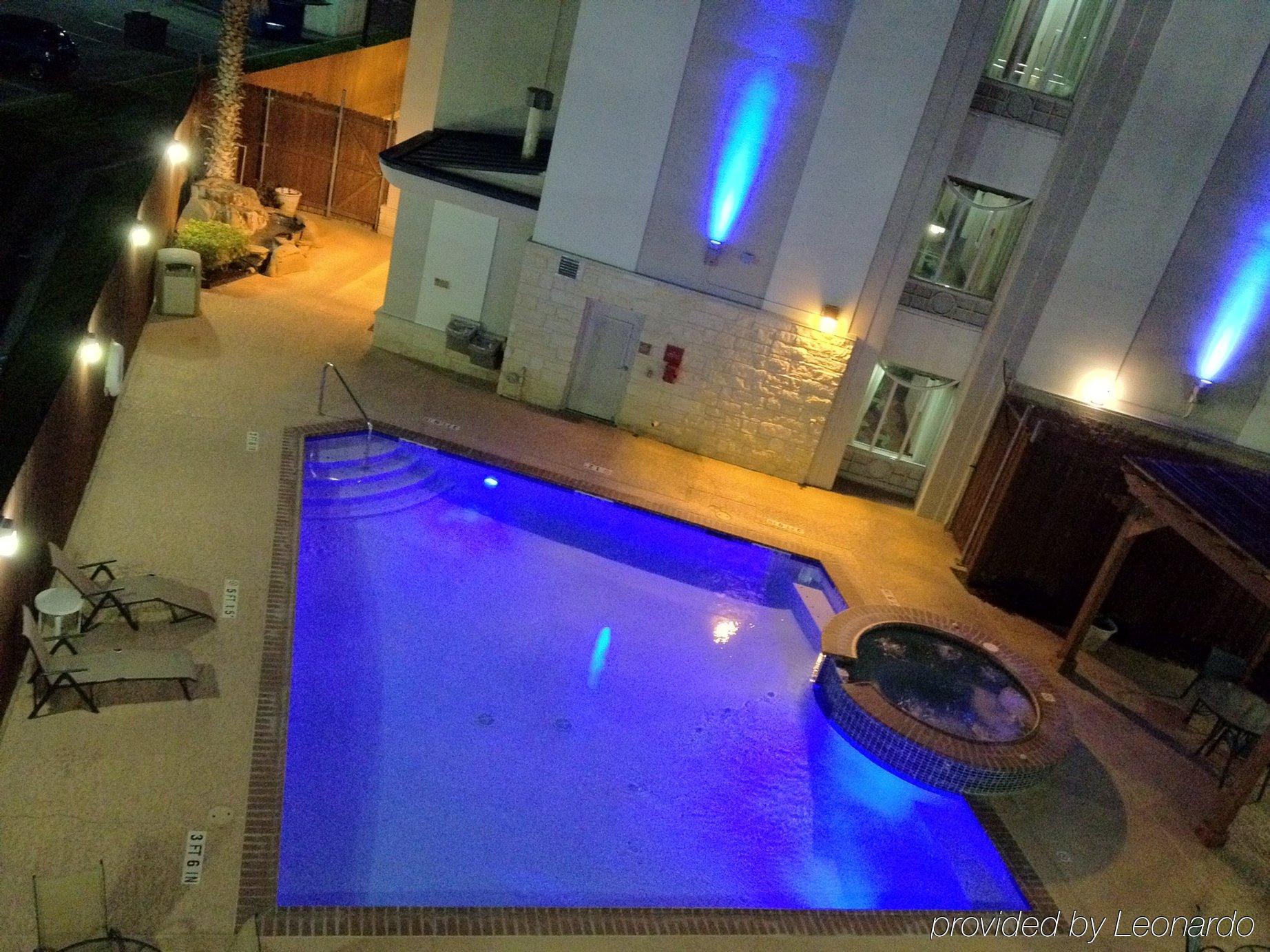 Holiday Inn Express Hotel And Suites Bastrop By Ihg Facilities photo