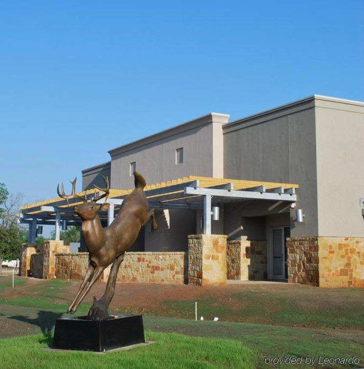 Holiday Inn Express Hotel And Suites Bastrop By Ihg Exterior photo