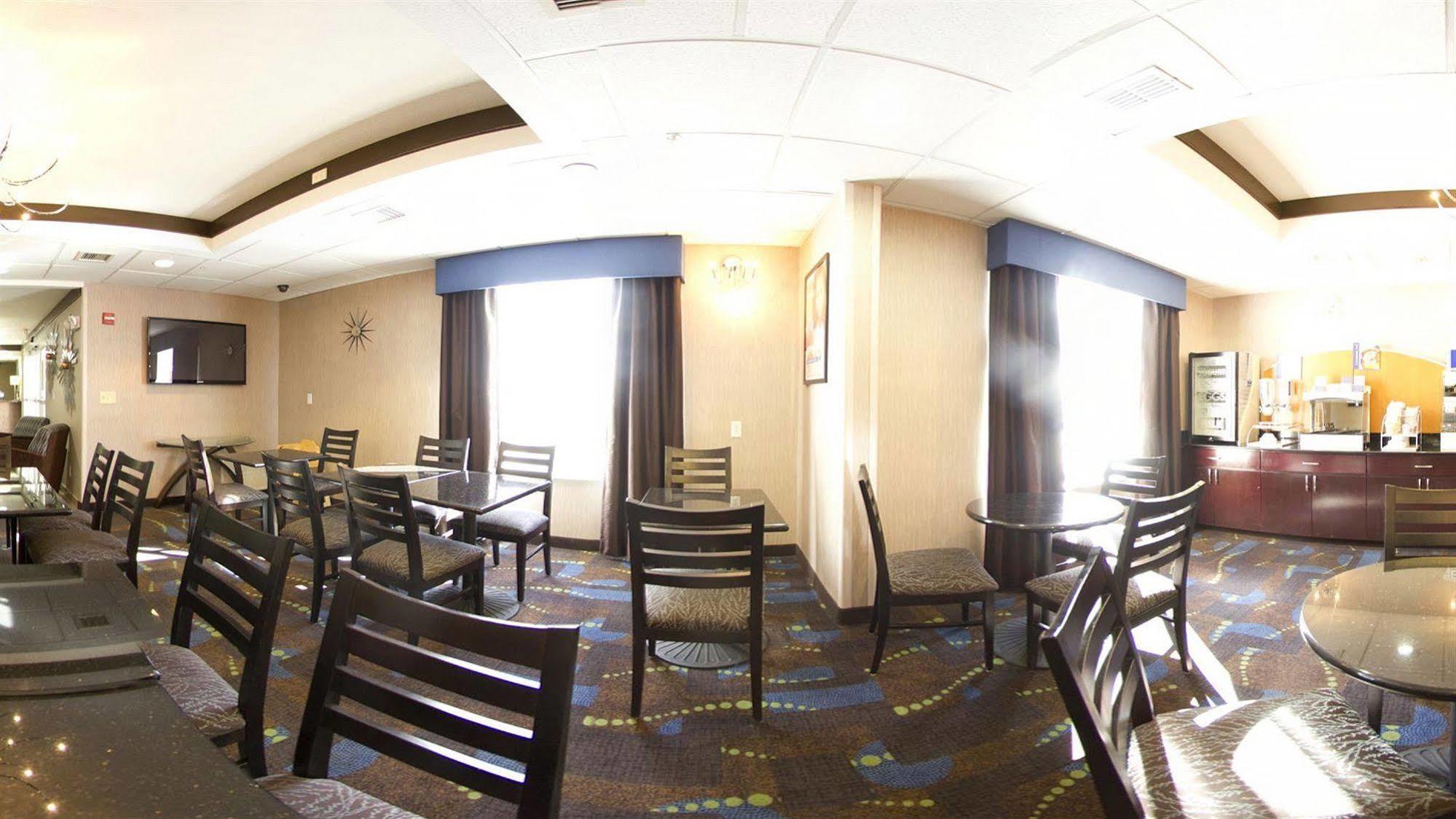Holiday Inn Express Hotel And Suites Bastrop By Ihg Exterior photo